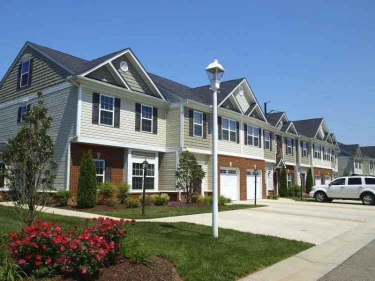 Rent Apartments in Rivermont Crossing with Resort Style Amenities