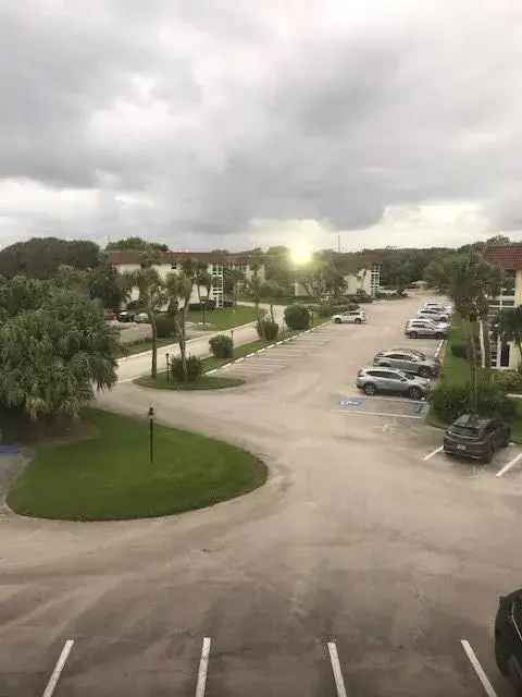 Rent Apartment Unit in Oceanfront Complex Vero Beach with Great Amenities