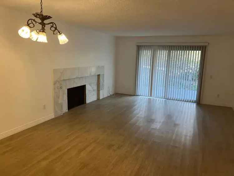 Rent Apartment Unit in Lake Park Condominiums with Amazing Amenities