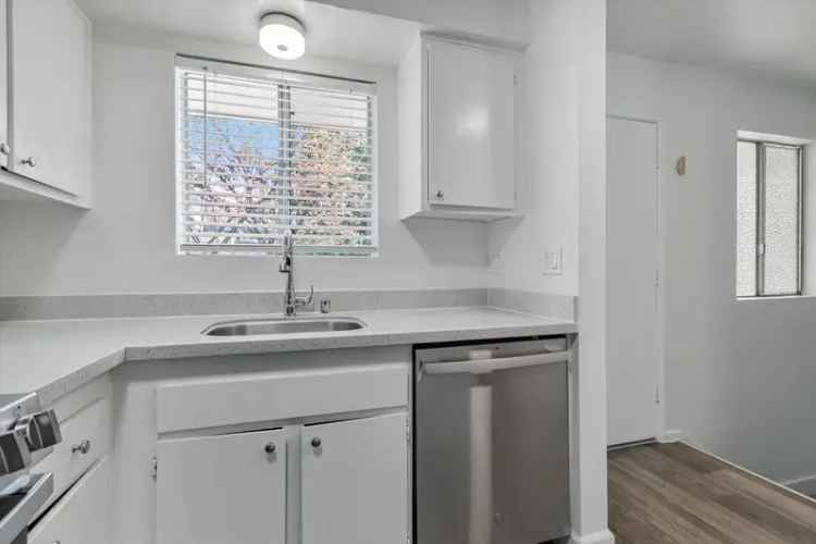 Rent Spacious Townhome Style Apartment in Scenic Marin County