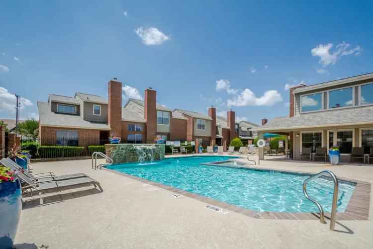 Rent Townhomes in Garland TX with Attractive Amenities and Cozy Interiors