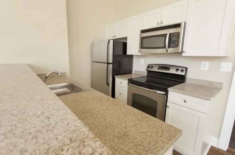 Rent Apartments in 320 Walnut with Upscale Features Near Old City