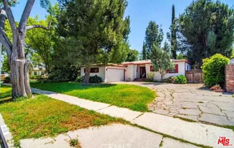 House For Sale in 6454, Glade Avenue, Los Angeles, California