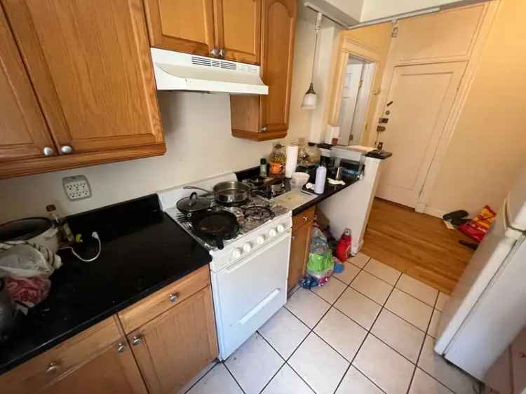 Rent Apartment in Fenway with Modern Kitchen and Spacious Living Area