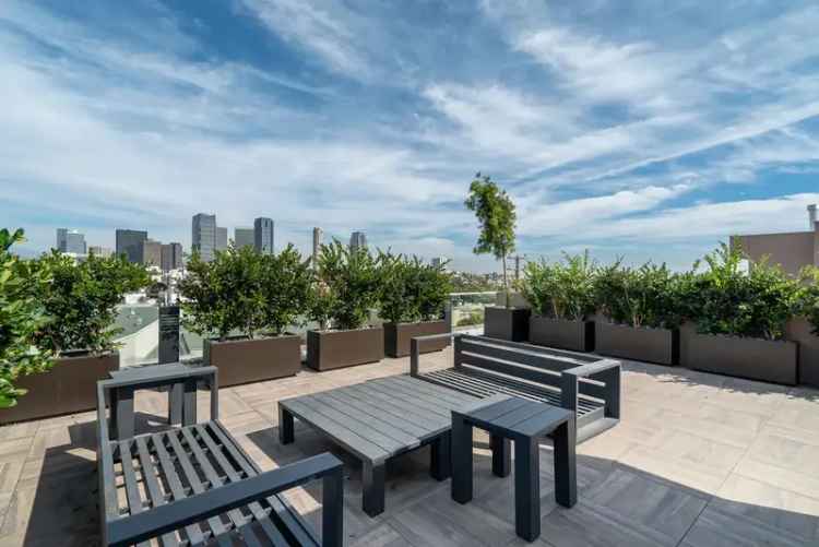 Rent Luxury Downtown LA Apartments near Santa Monica Beach