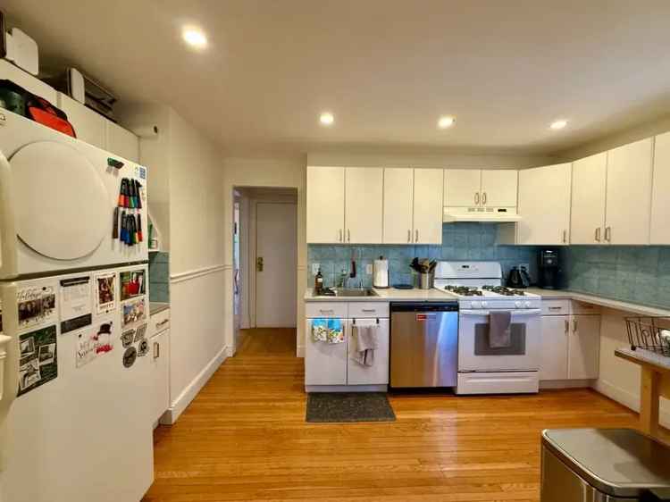 Rent Apartment Unit with 2 Bedrooms and Study Near Lechmere