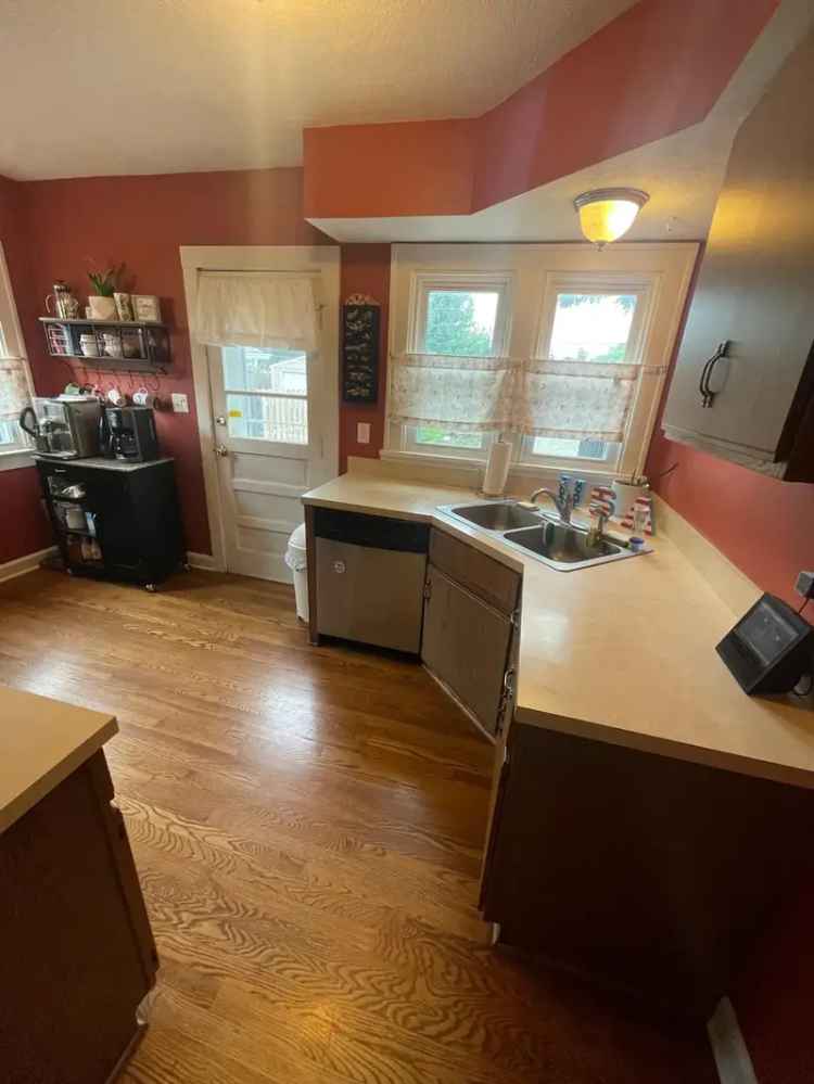 Townhouse for Rent in Broad Ripple with Spacious Rooms and Storage