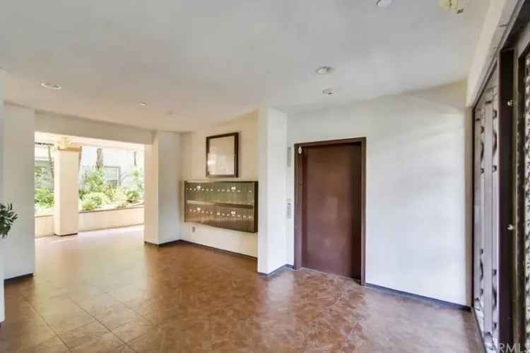 Rent Luxury Condo Unit in Burbank Hills with 3 Bedrooms and 3 Bathrooms