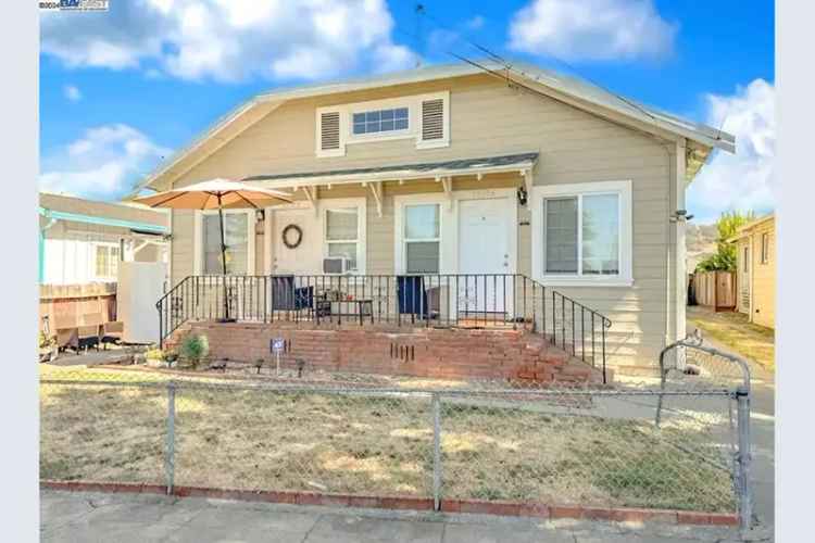 Duplex for Rent in Las Palmas Oakland with Spacious Backyard and Garage