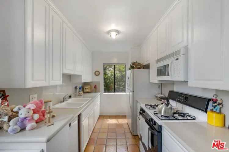 House For Sale in 16169, West Sunset Boulevard, Los Angeles, California