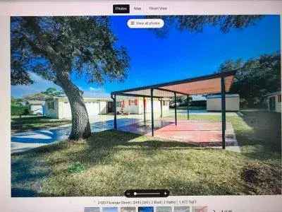 Rent Fully Furnished Home in Sarasota with Large Lot and Patios