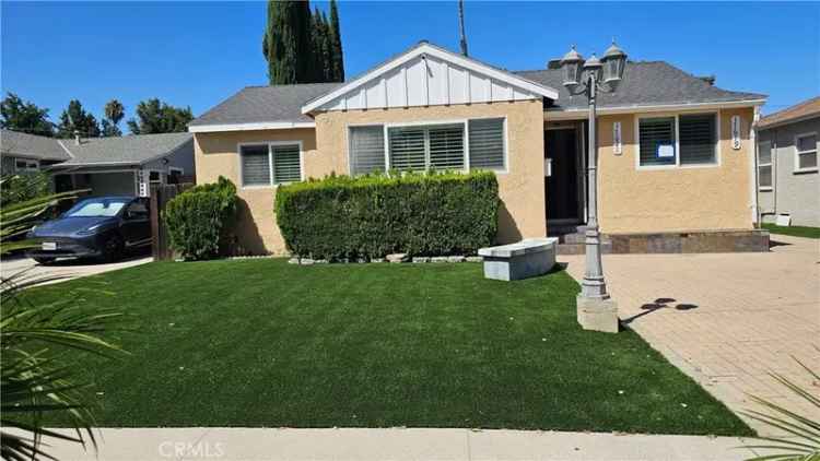 House For Sale in 17621, Victory Boulevard, Los Angeles, California