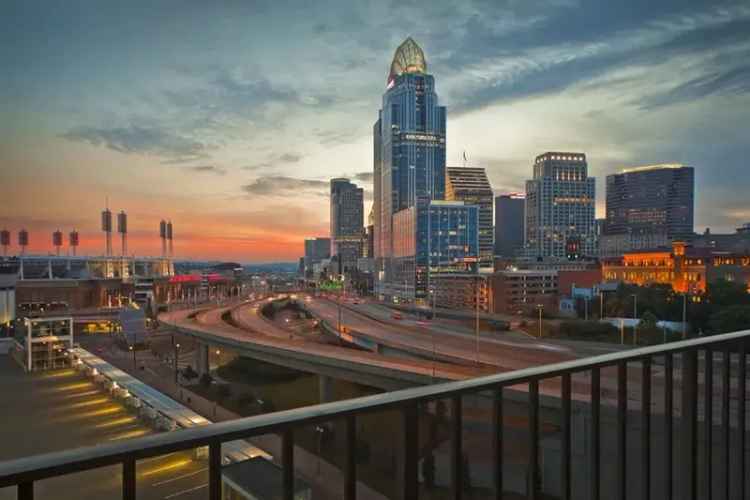 Rent Luxury Apartments in Cincinnati with Upgraded Kitchens and Panoramic Views