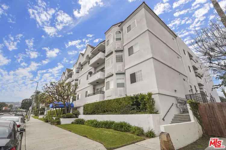 House For Sale in 4455, Hazeltine Avenue, Los Angeles, California