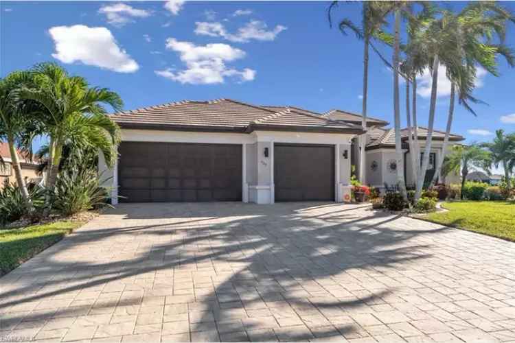 Buy Stunning 3 Bedroom Home with a Den in Florida with Luxurious Features