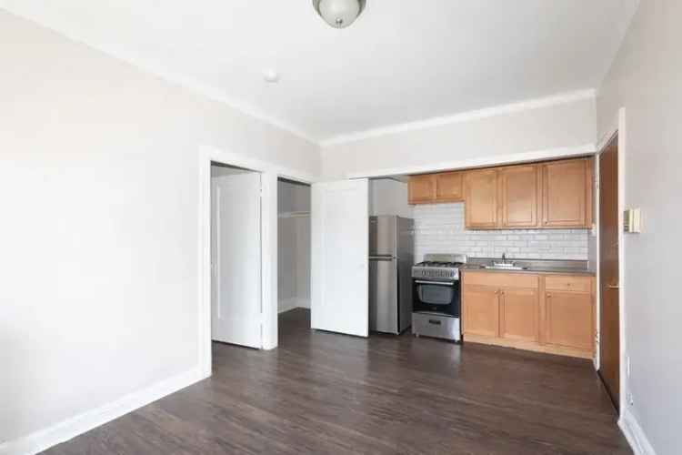 Rent Cozy Apartments in Hyde Park with Great Amenities and Location