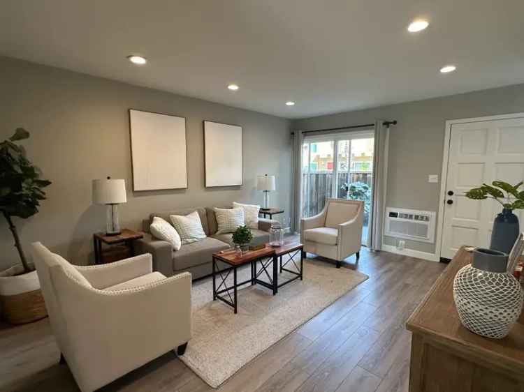 Rent Townhouse in Walnut Creek with 2 Bedrooms and Modern Amenities