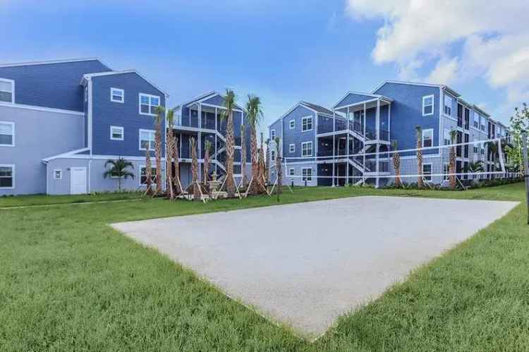 Rent Fountain Lake Apartments in Bradenton with Great Nearby Amenities