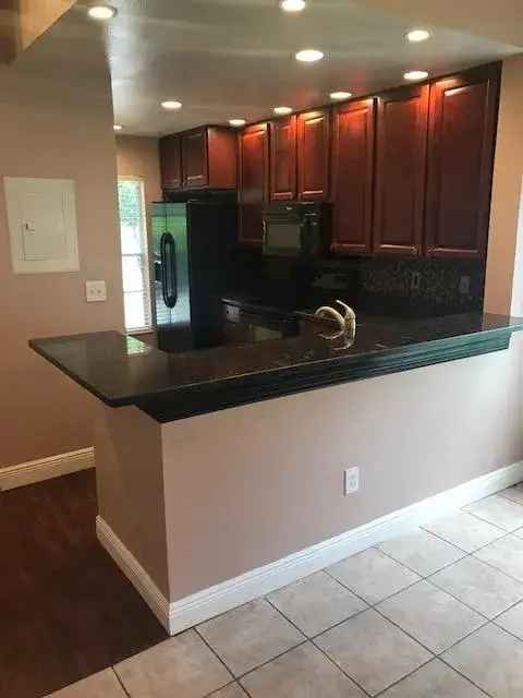 Rent Beautifully Remodeled Apartment Unit in Orlando with Garage and Pool