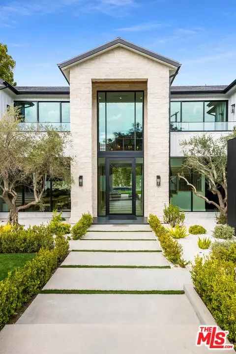 House For Sale in 15907, Valley Vista Boulevard, Los Angeles, California