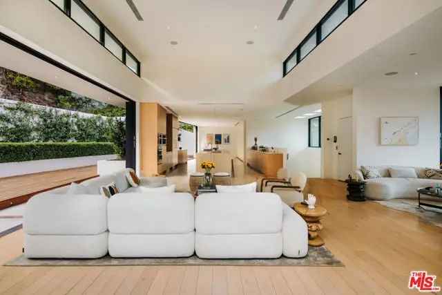 House For Sale in 7681, Willow Glen Road, Los Angeles, California