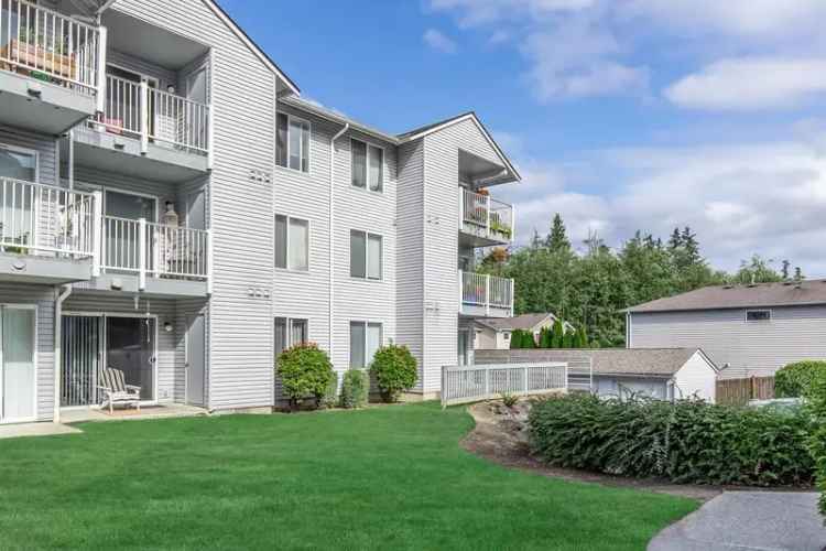 Rent Apartment in Lynnwood with Nearby Amenities and Parks