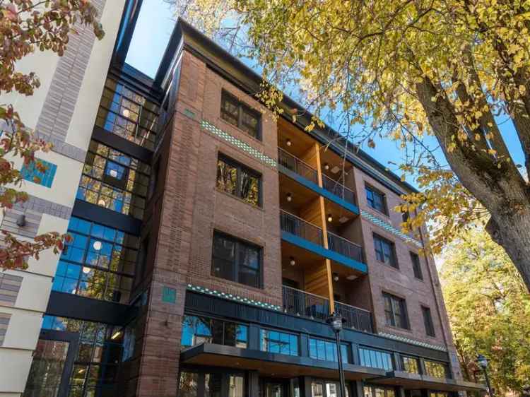 Rent Apartments in Portland Historic Alphabet District with Local Amenities