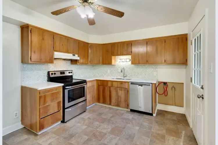 Buy Duplex in Sacramento with Cash Flow and Spacious Living Features