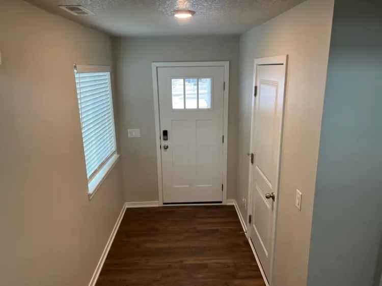 Rent a Townhome in WDM/Waukee with Modern Features and Spacious Layout