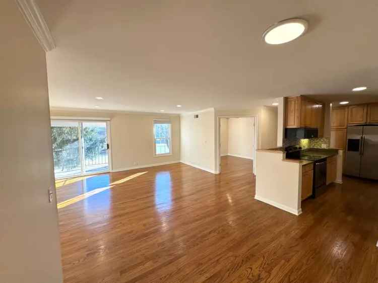 Condo for Rent in Barrington with Spacious 3 Bedrooms and 2 Baths