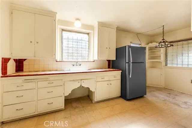 House For Sale in 5910, Madden Avenue, Los Angeles, California