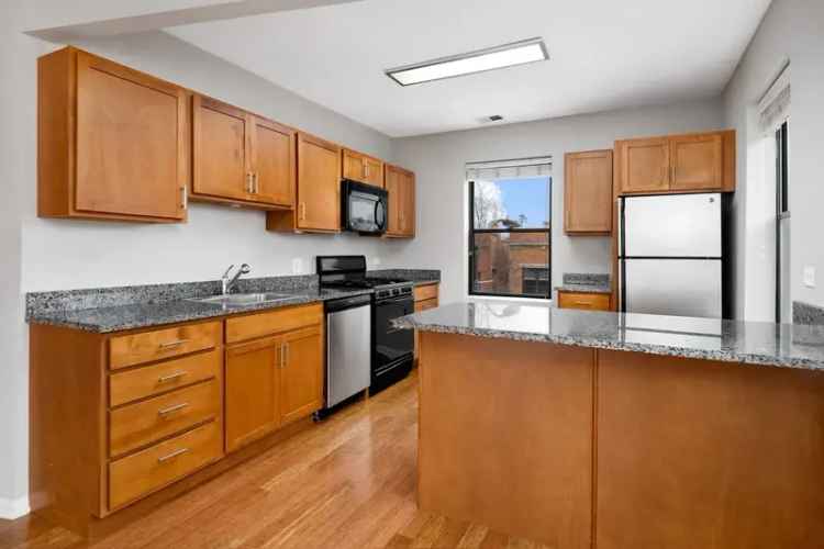 Rent Apartments with Spacious One and Two Bedrooms in Wicker Park