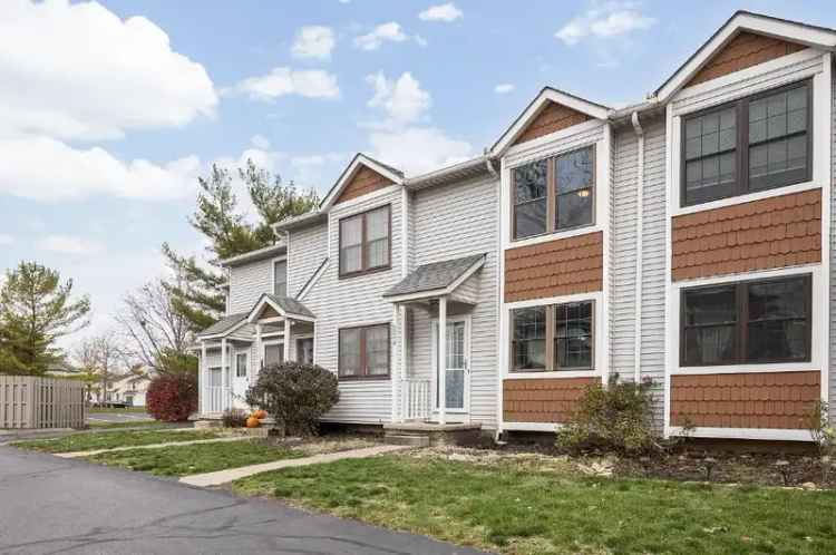 Condo for Rent in Worthington Glenn North with 2 Bedrooms and Deck