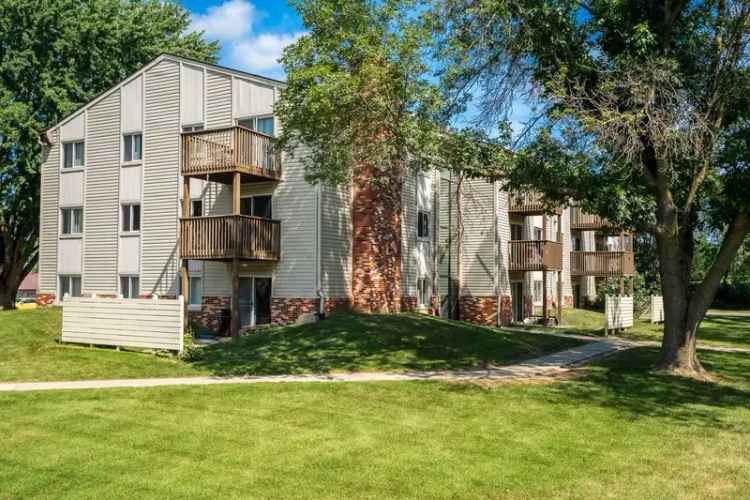 Rent Apartments in Rochester Heights With Scenic Grounds and Exercise Room