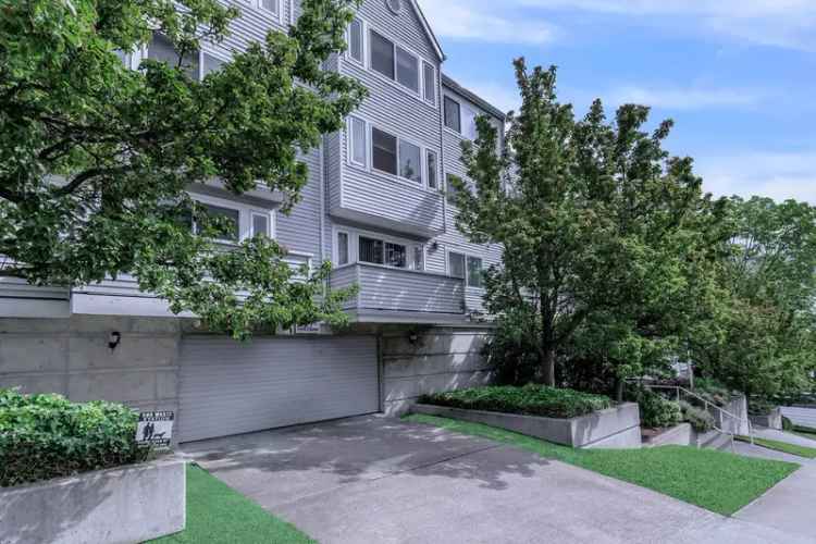 Rent 2 Bedroom Apartments in Lower Queen Anne with Spacious Floor Plans