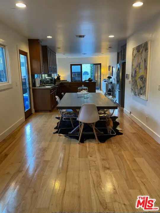 House For Sale in 833, North Las Palmas Avenue, Los Angeles, California