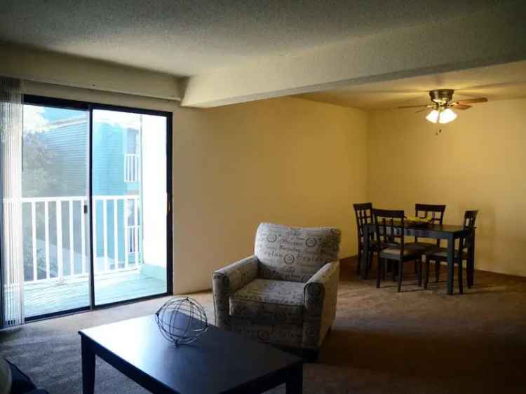 Rent Apartments in Davenport Featuring Outdoor Pool and Fitness Center