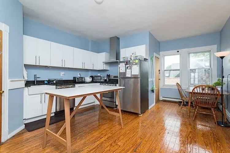 Rent Apartment Unit in Inman Square with Renovated Kitchen and Bright Rooms