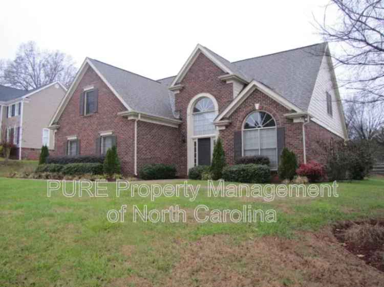 Rent Lovely 4 Bedroom Home in Mooresville with Beautiful Features