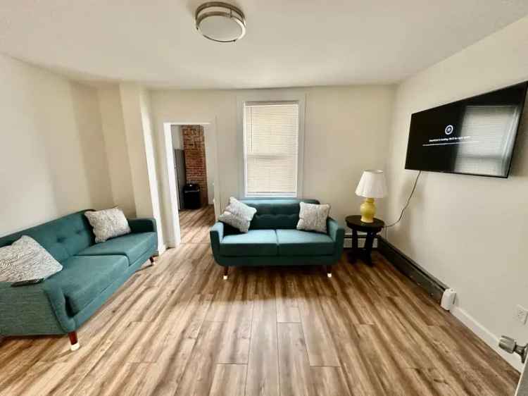 Rent Updated Apartment Unit in Downtown with 4 Bedrooms and Parking