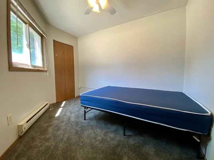 Student Housing Rent Near Illinois State University with Great Amenities