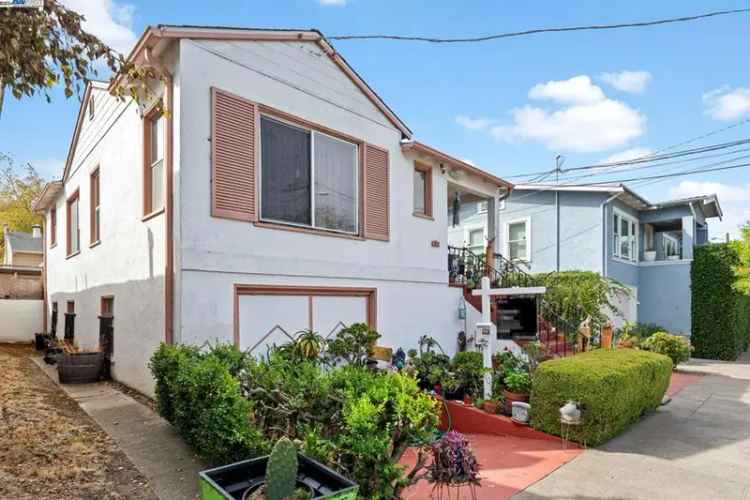 Buy house in Oakland with dual living potential and spacious lot