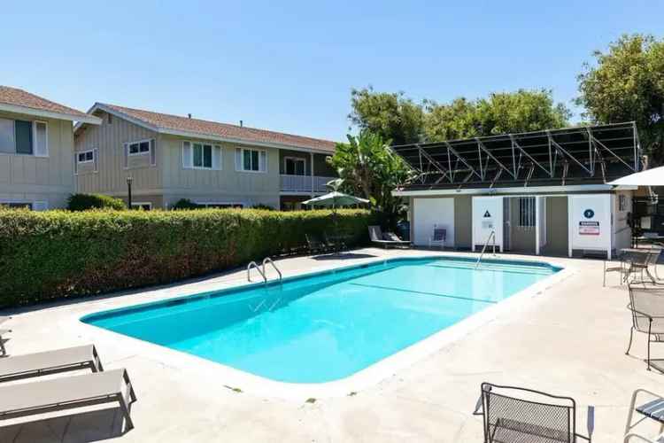 Rent Townhouse in La Mesa with Upgraded Kitchen and Community Amenities