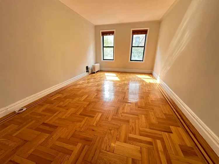 Rent Beautiful Renovated Studio Apartment in Concourse with Great Features