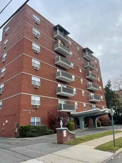 Rent Fairleigh Arms Apartments Pet Friendly in Hackensack with Amenities