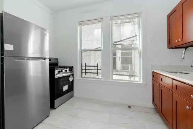 Rent 2 Bedroom Apartment in Astoria Near Ditmars Train Station