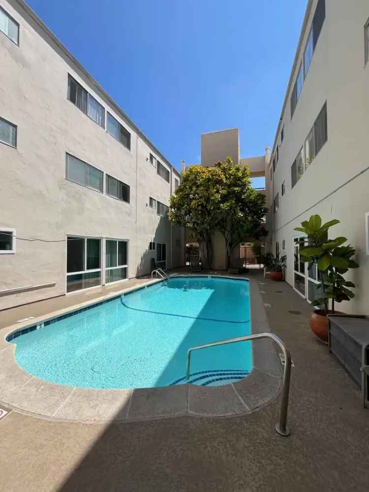 Rent Updated Apartment in La Jolla with Pool and Gated Access