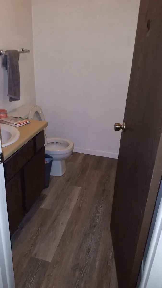 Rent Apartment Unit in Greeley with 2 Bedrooms and Laundry