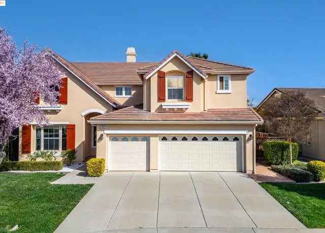 Buy stunning home with 5 bedrooms and 4.5 bathrooms