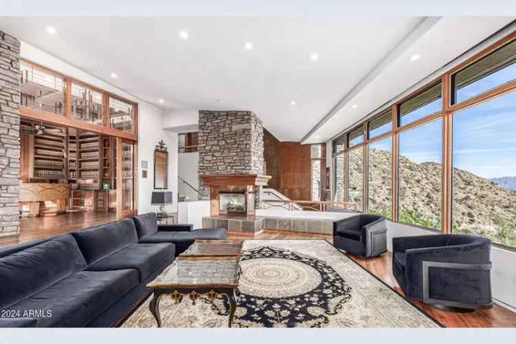 Luxury estate for sale in Paradise Valley with breathtaking views